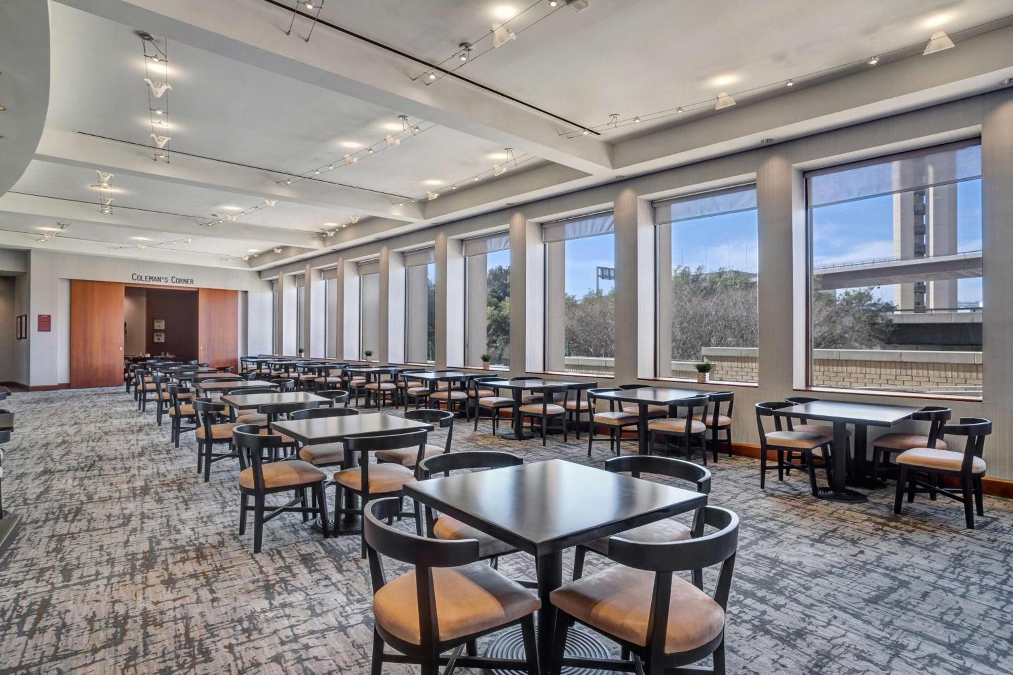 Hyatt Regency Dfw International Airport Hotel Grapevine Bagian luar foto