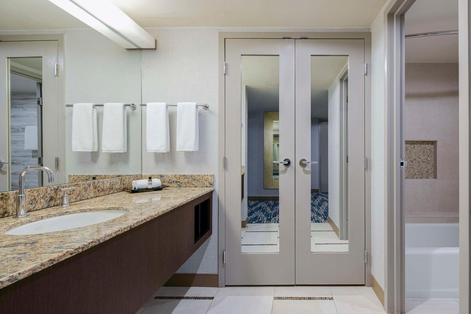 Hyatt Regency Dfw International Airport Hotel Grapevine Bagian luar foto
